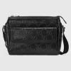 Gucci GG Embossed Messenger Bag - Svart Skinn